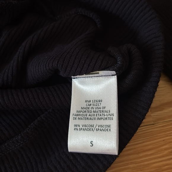 Michael Lauren Navy Ribbed Knit Top w sassy sapphire buttons. - Picture 4 of 7